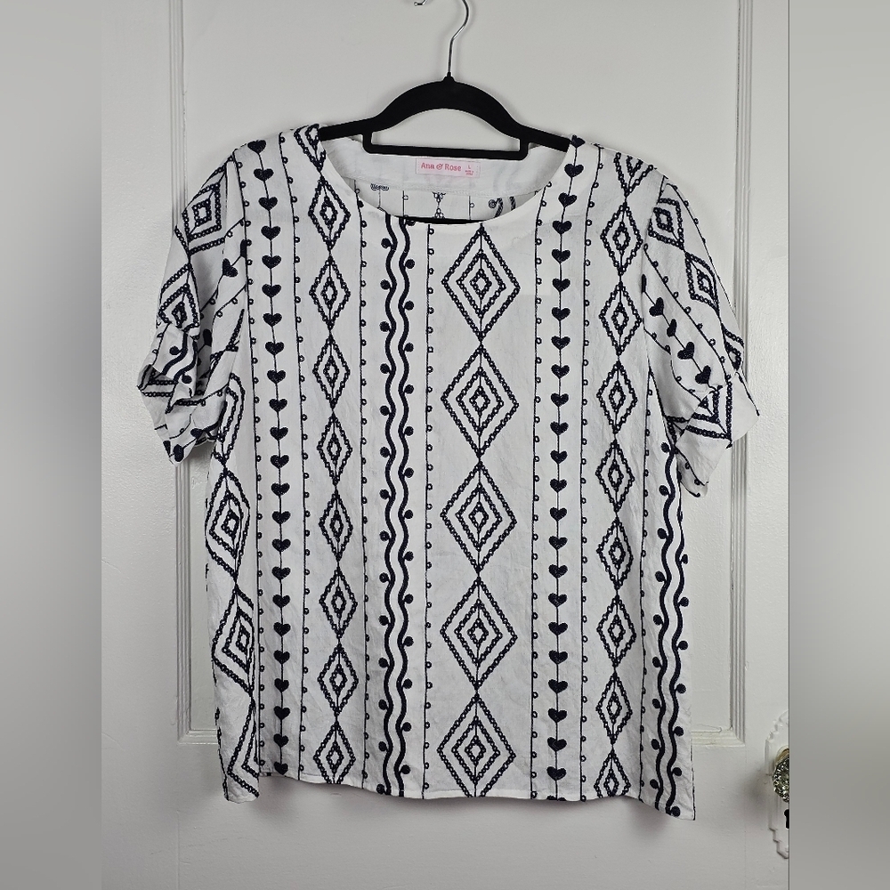 NWT Ana & Rose White and Navy Boho Embroidered Blouse L